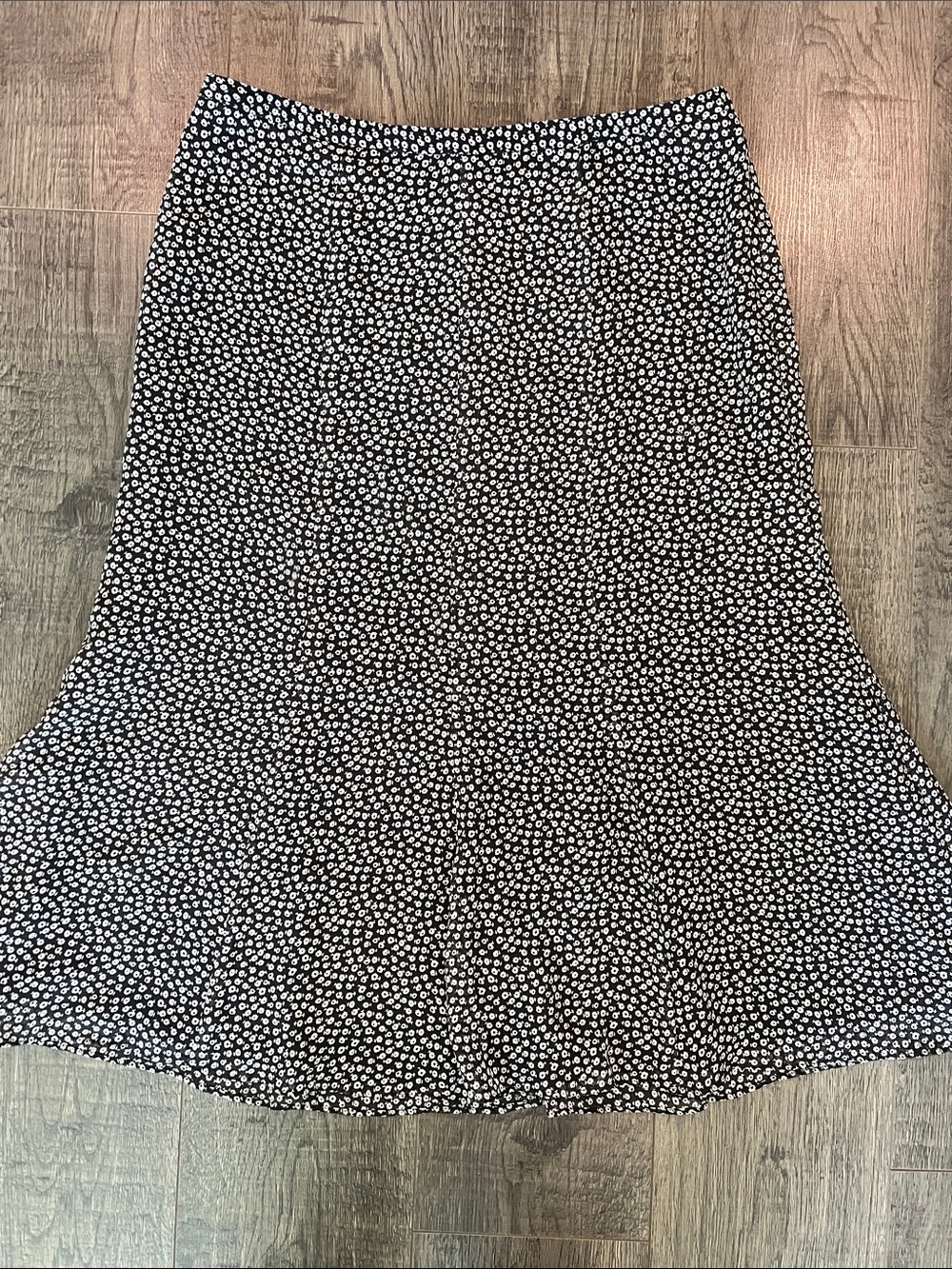 Jones Wear Black & White Floral A-Line Skirt
